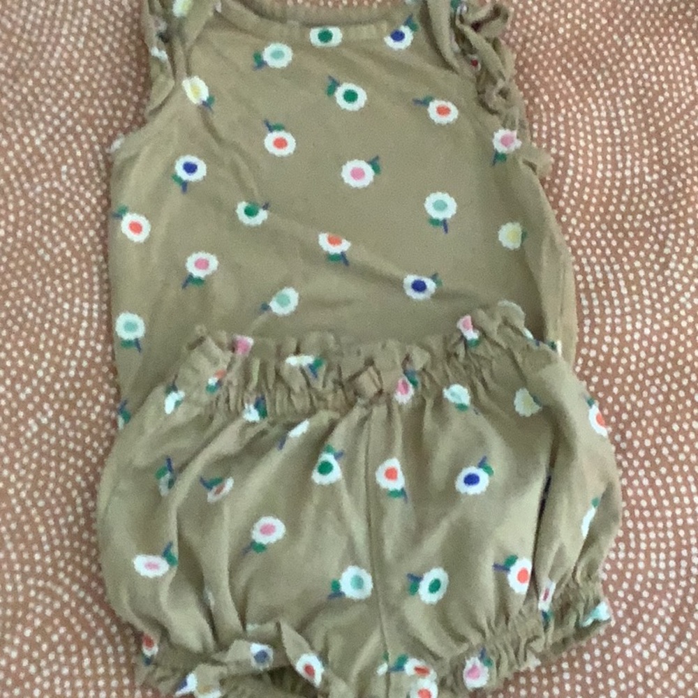 O-3m Baby Gap top and bottom floral